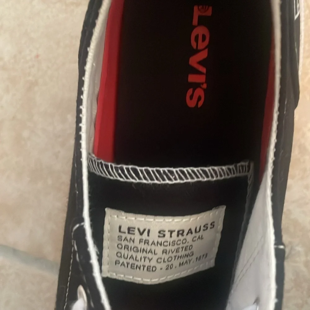 *GORGEOUS* *LIKE NEW* Levi’s Canvas Shoes Women's Size 7 - Picture 4 of 9